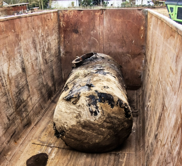 mazout uitgegraven en in container